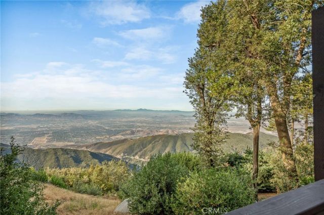 24251 Great View Drive, Crestline, CA 92325