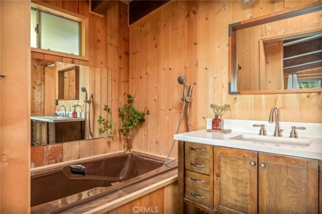 24251 Great View Drive, Crestline, CA 92325