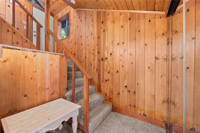 24251 Great View Drive, Crestline, CA 92325