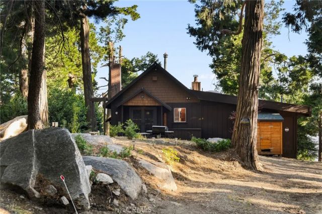 24251 Great View Drive, Crestline, CA 92325