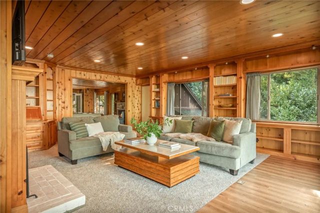 24251 Great View Drive, Crestline, CA 92325
