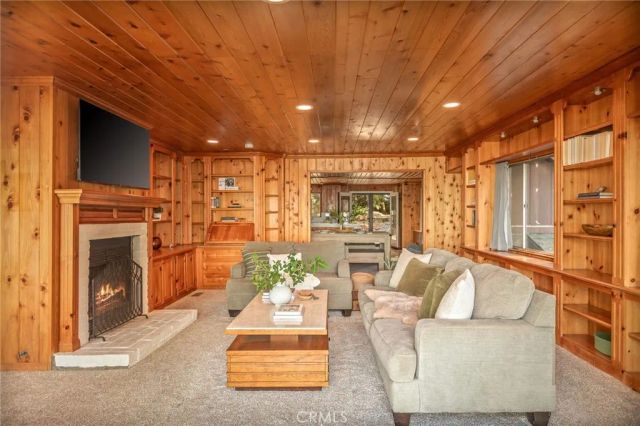 24251 Great View Drive, Crestline, CA 92325