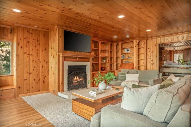 24251 Great View Drive, Crestline, CA 92325