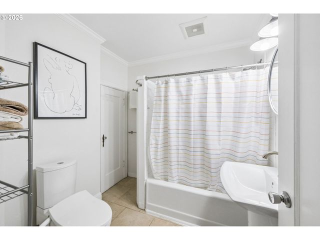 11020 N MOORE Ave, Portland, OR 97217