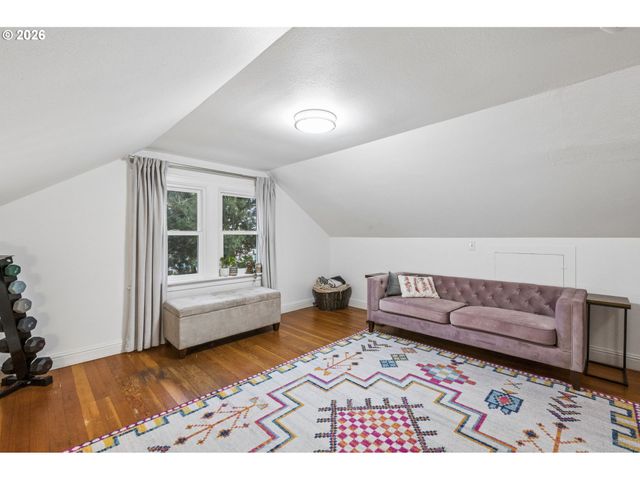 11020 N MOORE Ave, Portland, OR 97217