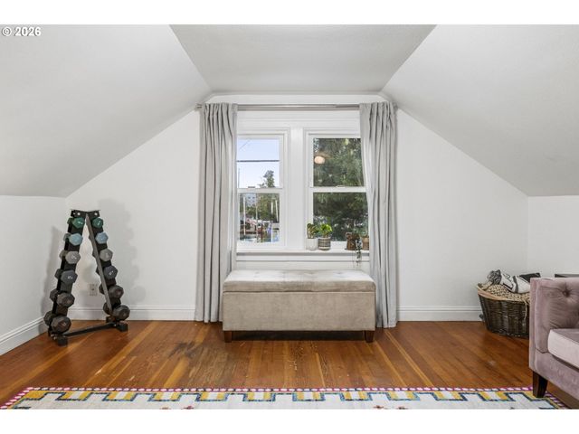 11020 N MOORE Ave, Portland, OR 97217