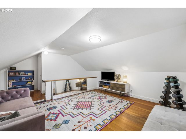 11020 N MOORE Ave, Portland, OR 97217