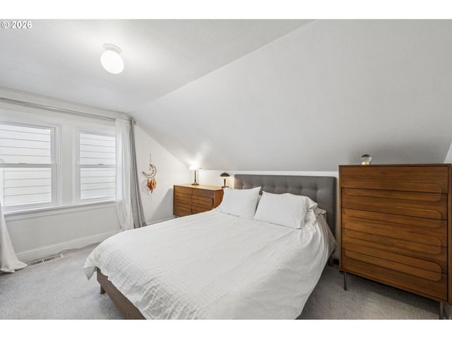 11020 N MOORE Ave, Portland, OR 97217