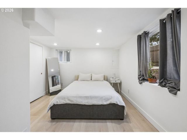 11020 N MOORE Ave, Portland, OR 97217