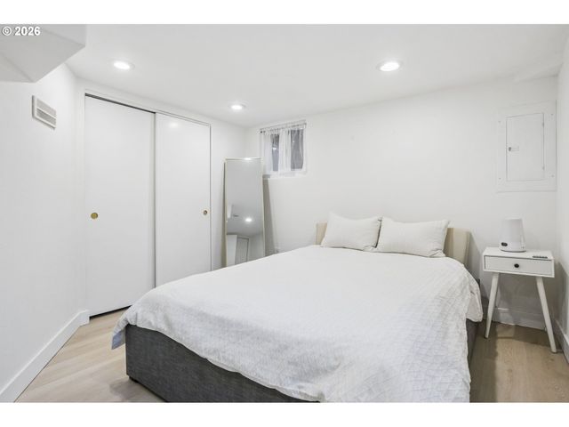 11020 N MOORE Ave, Portland, OR 97217