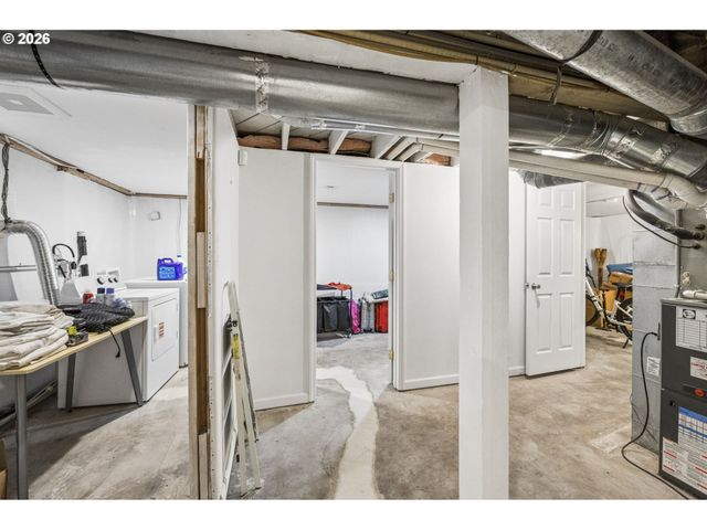 11020 N MOORE Ave, Portland, OR 97217