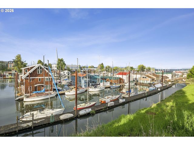 11020 N MOORE Ave, Portland, OR 97217