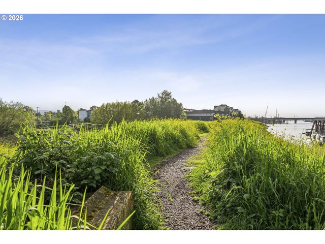 11020 N MOORE Ave, Portland, OR 97217