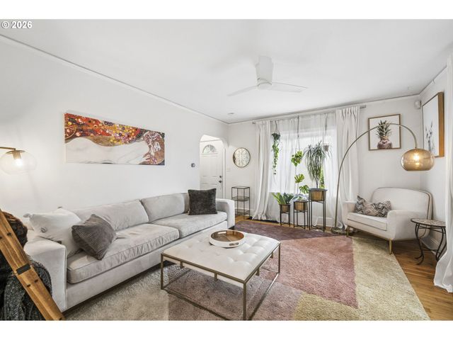 11020 N MOORE Ave, Portland, OR 97217