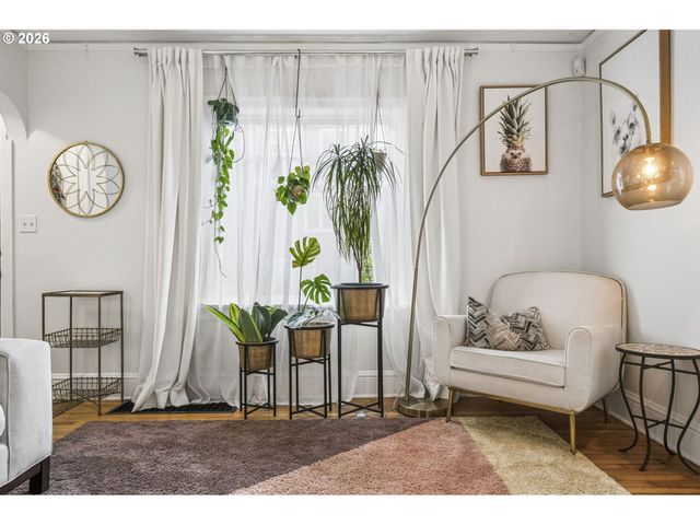 11020 N MOORE Ave, Portland, OR 97217