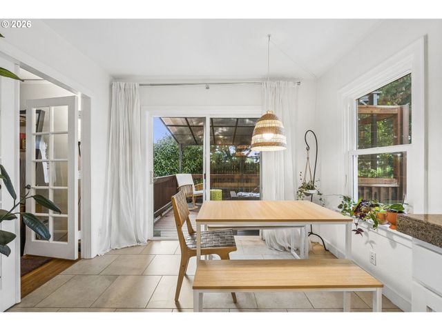 11020 N MOORE Ave, Portland, OR 97217