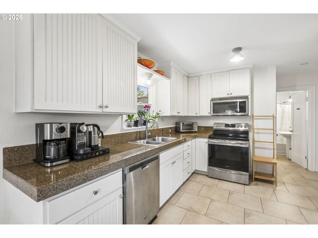 11020 N MOORE Ave, Portland, OR 97217