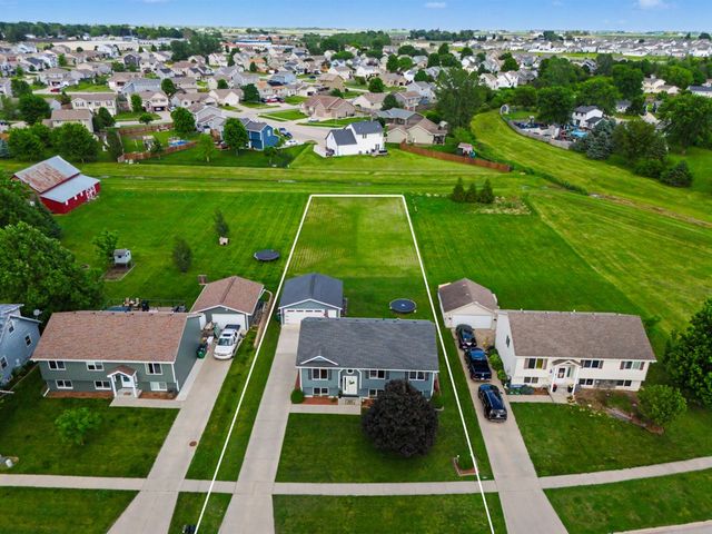 701 Lincoln Street SE, Bondurant, IA 50035