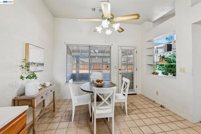 787 Chenin Blanc Dr, Manteca, CA 95337
