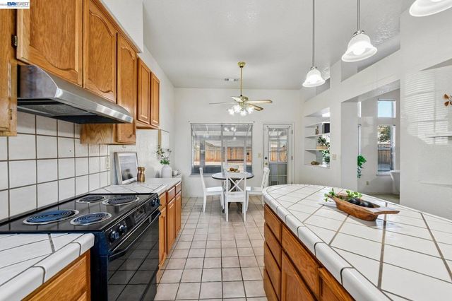 787 Chenin Blanc Dr, Manteca, CA 95337