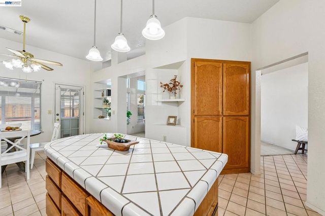 787 Chenin Blanc Dr, Manteca, CA 95337