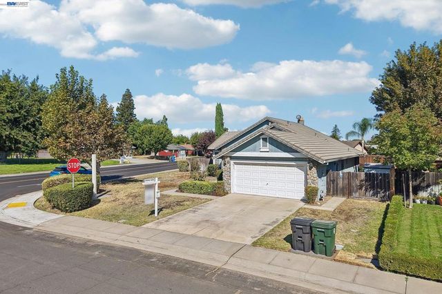 787 Chenin Blanc Dr, Manteca, CA 95337