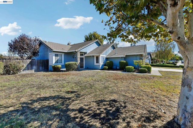 787 Chenin Blanc Dr, Manteca, CA 95337