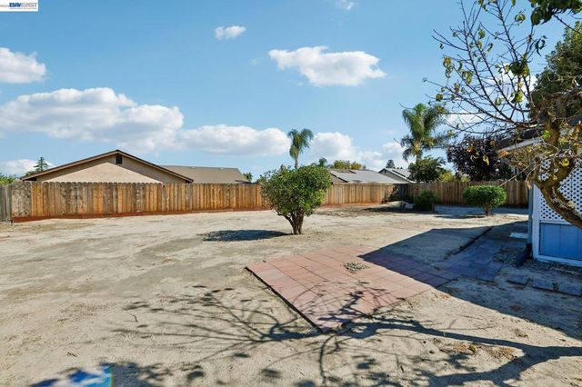 787 Chenin Blanc Dr, Manteca, CA 95337