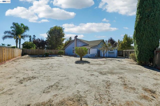 787 Chenin Blanc Dr, Manteca, CA 95337