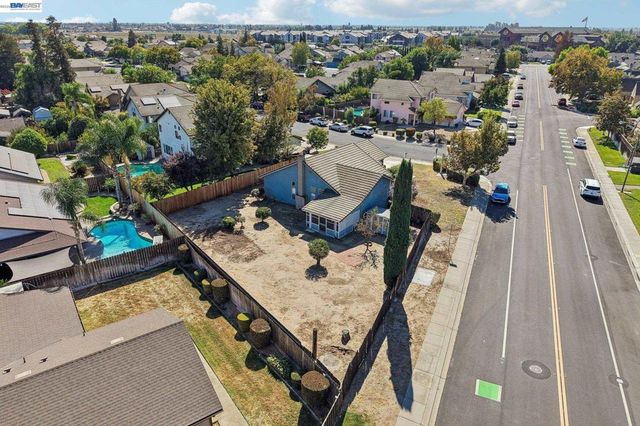 787 Chenin Blanc Dr, Manteca, CA 95337