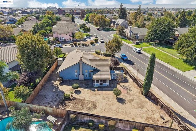 787 Chenin Blanc Dr, Manteca, CA 95337