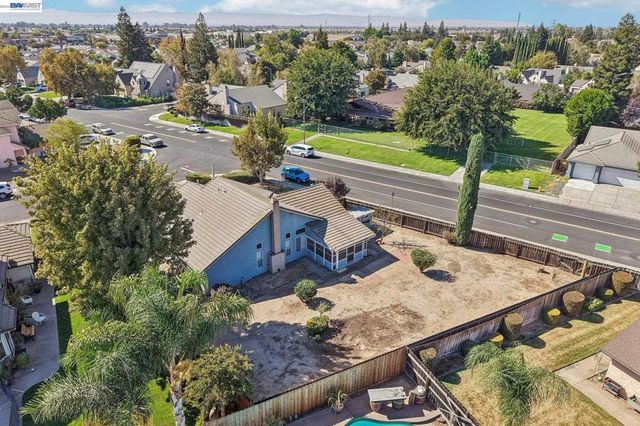 787 Chenin Blanc Dr, Manteca, CA 95337