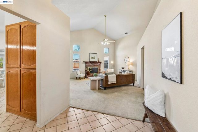 787 Chenin Blanc Dr, Manteca, CA 95337