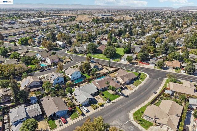 787 Chenin Blanc Dr, Manteca, CA 95337