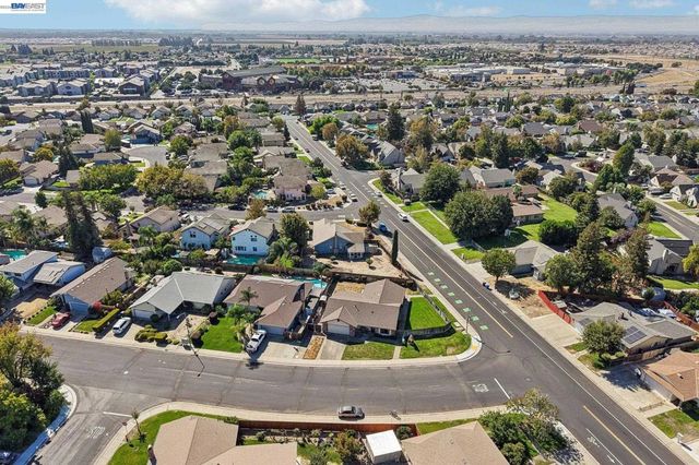 787 Chenin Blanc Dr, Manteca, CA 95337