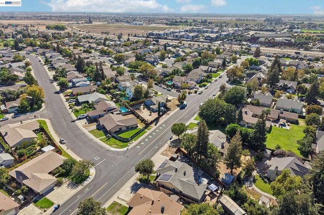 787 Chenin Blanc Dr, Manteca, CA 95337