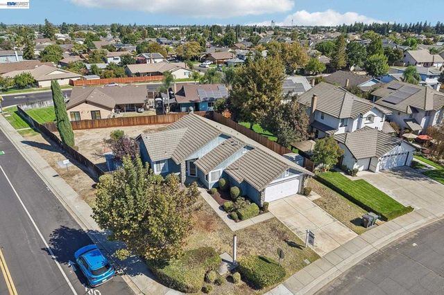 787 Chenin Blanc Dr, Manteca, CA 95337