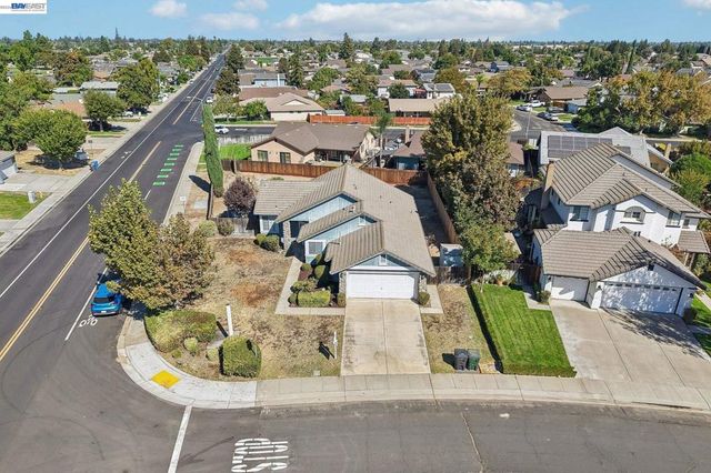 787 Chenin Blanc Dr, Manteca, CA 95337