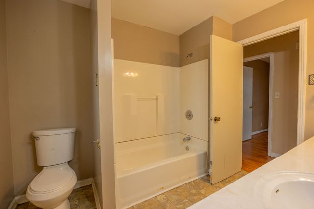 214 Morningside Dr, Clarksville, TN 37042