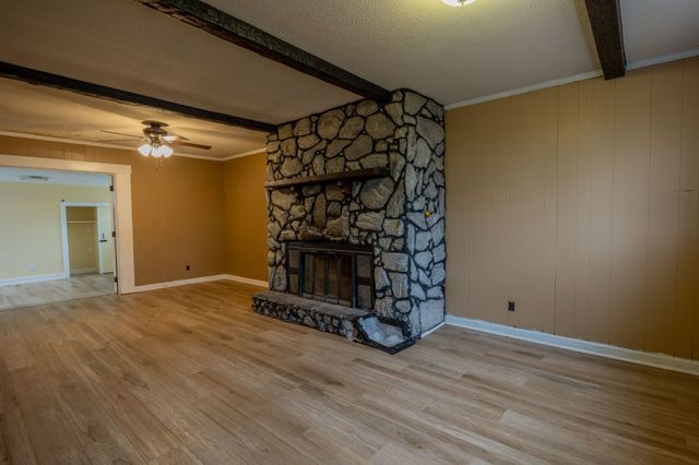 214 Morningside Dr, Clarksville, TN 37042