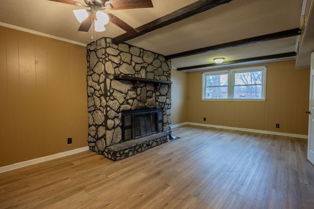 214 Morningside Dr, Clarksville, TN 37042