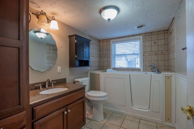 214 Morningside Dr, Clarksville, TN 37042