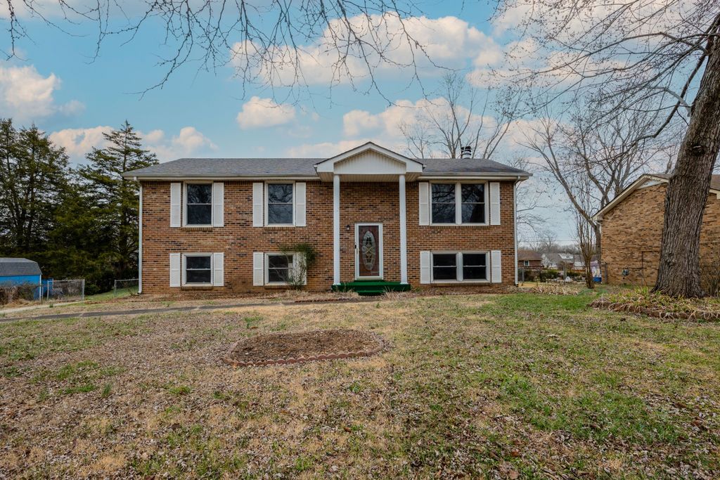 214 Morningside Dr, Clarksville, TN 37042