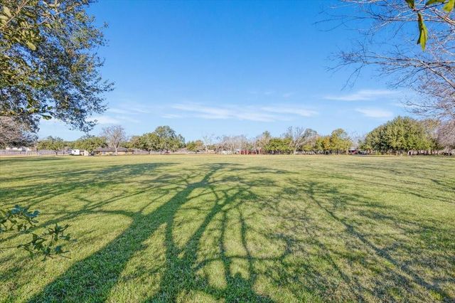 2829 Harkey Road, Pearland, TX 77584