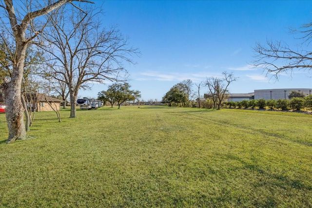 2829 Harkey Road, Pearland, TX 77584