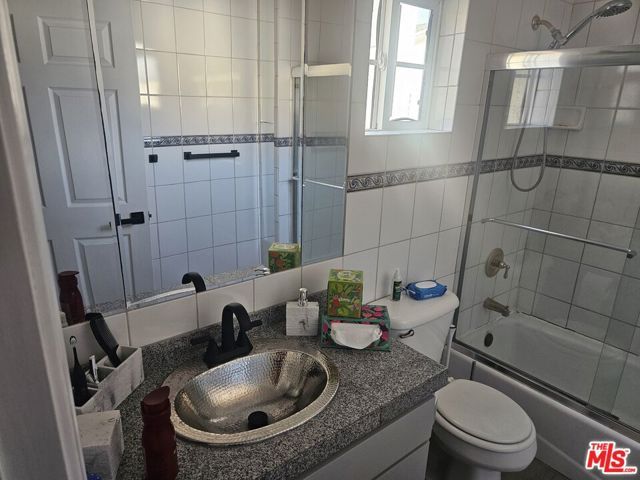 4922 W 104th Street, Inglewood, CA 90304