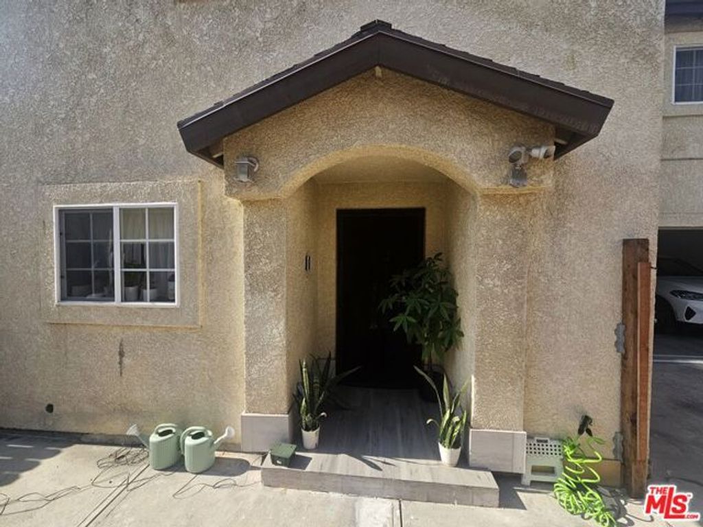 4922 W 104th Street, Inglewood, CA 90304
