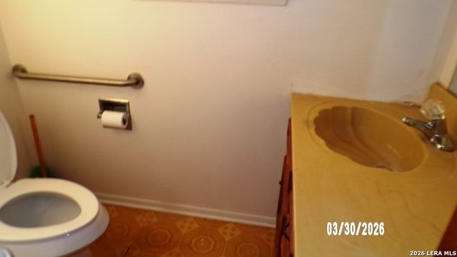 620 E Main, Karnes City, TX 78118