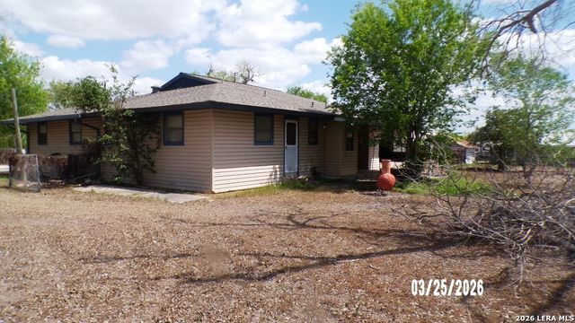 620 E Main, Karnes City, TX 78118