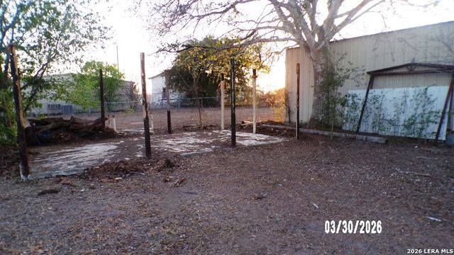 620 E Main, Karnes City, TX 78118